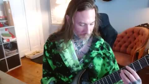 Snapshot of longhair021 chatting on 11/29/25, 05:05 longhair online show from 11/29/25, 05:05