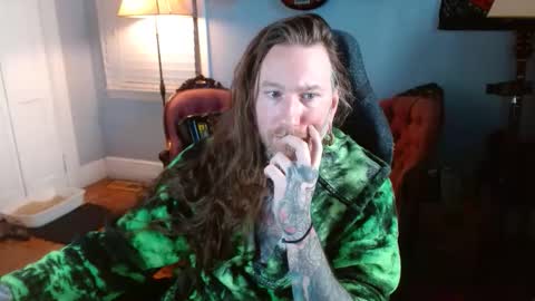Snapshot of longhair021 chatting on 12/01/25, 06:24 longhair online show from 12/01/25, 06:24