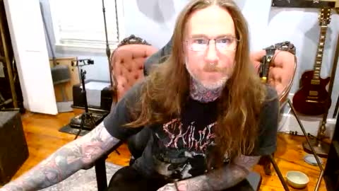 Snapshot of longhair021 chatting on 06/11/26, 02:22 longhair online show from 06/11/26, 02:22