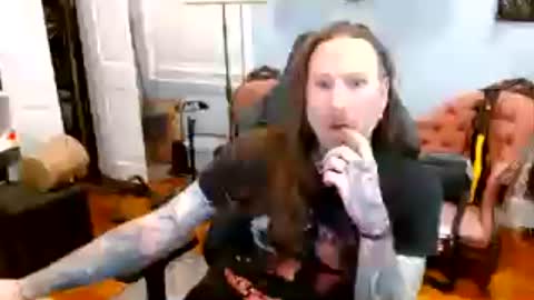Snapshot of longhair021 chatting on 06/14/26, 01:35 longhair online show from 06/14/26, 01:35