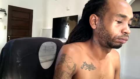 Snapshot of longshaft_ chatting on 11/17/25, 01:50 longshaft_ online show from 11/17/25, 01:50