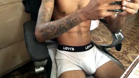 Snapshot of longshaft_ chatting on 11/24/25, 06:40 longshaft_ online show from 11/24/25, 06:40