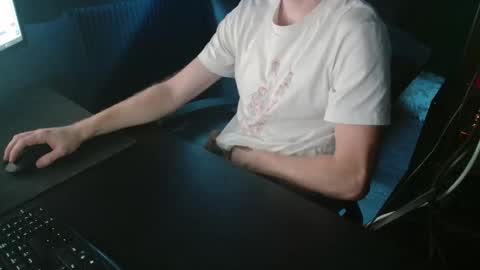 Snapshot of loofy_art chatting on 11/01/25, 01:24 Loofy Art online show from 11/01/25, 01:24