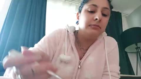 Snapshot of loolaunshaved chatting on 10/16/25, 11:00 loolaunshaved online show from 10/16/25, 11:00