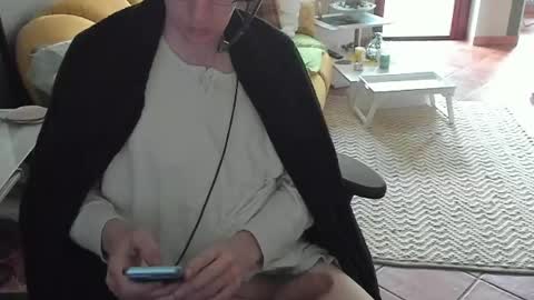 Snapshot of loomie chatting on 05/30/26, 09:17 loomie online show from 05/30/26, 09:17