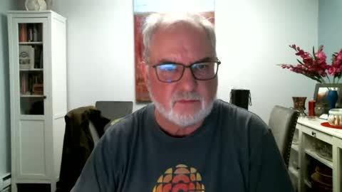 Snapshot of loop102 chatting on 02/25/25, 03:52 loop102 online show from 02/25/25, 03:52