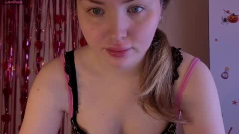 Lora online show from 06/07/26, 02:21