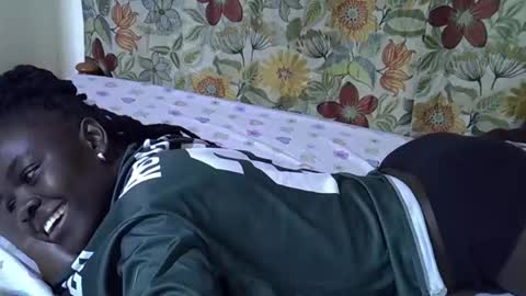 lora_amor online show from 04/25/26, 04:15