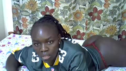 lora_amor online show from 06/12/26, 11:35