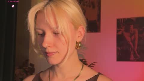 Snapshot of lora_hellyeah chatting on 09/13/25, 04:07 Lora heil online show from 09/13/25, 04:07