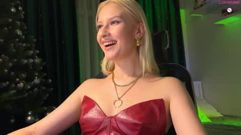 Snapshot of lora_hellyeah chatting on 12/19/25, 02:24 Lora heil online show from 12/19/25, 02:24