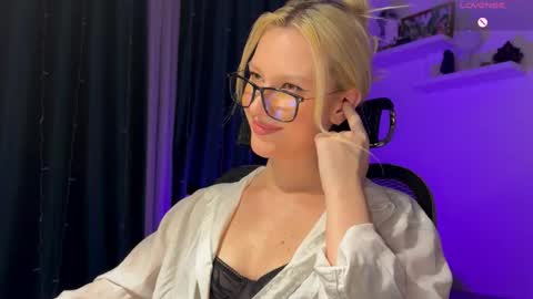 Snapshot of lora_hellyeah chatting on 01/15/26, 03:16 Lora heil online show from 01/15/26, 03:16