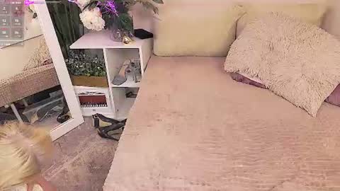Snapshot of lorabigass chatting on 07/20/26, 10:39 Lora online show from 07/20/26, 10:39