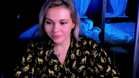 Lora online show from 11/11/25, 02:22