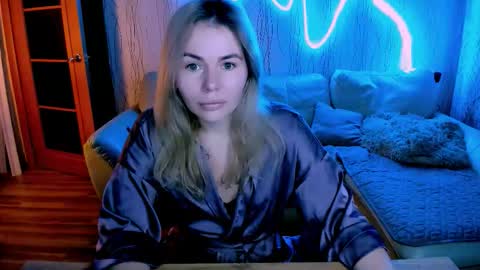 Lora online show from 12/15/25, 03:00