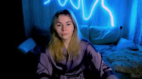 Lora online show from 12/19/25, 03:24