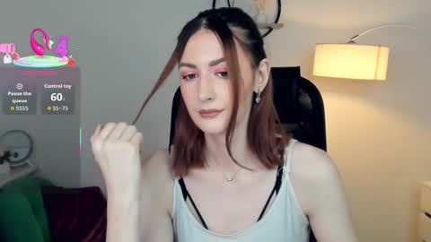 Lora online show from 11/27/25, 11:01