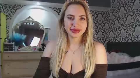 Snapshot of lorasinclare chatting on 02/10/26, 08:29 Queen LoraSinClare online show from 02/10/26, 08:29