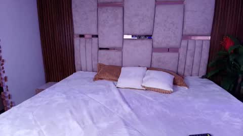  Lorein  online show from 11/10/25, 09:47