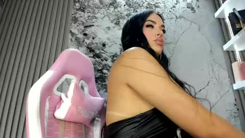 Snapshot of loren_baker chatting on 05/06/26, 11:04 Doll Queen online show from 05/06/26, 11:04