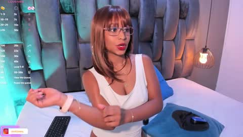 Snapshot of lorena_vieira_ chatting on 01/24/25, 10:19 Lorena Vieira  online show from 01/24/25, 10:19