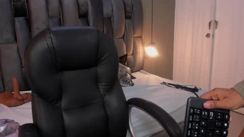 Snapshot of lorena_vieira_ chatting on 02/09/25, 12:17 Lorena Vieira  online show from 02/09/25, 12:17