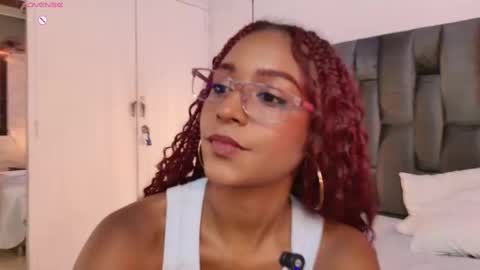 Snapshot of lorena_vieira_ chatting on 09/23/25, 08:23 Lorena Vieira  online show from 09/23/25, 08:23