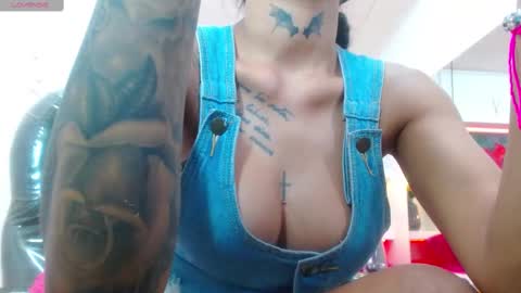 Snapshot of lorenapinto_ chatting on 02/18/25, 10:25 lore online show from 02/18/25, 10:25