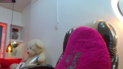 Snapshot of lorenapinto_ chatting on 02/25/25, 10:39 lore online show from 02/25/25, 10:39