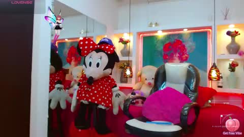 Snapshot of lorenapinto_ chatting on 10/21/25, 02:01 lore online show from 10/21/25, 02:01