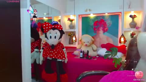 Snapshot of lorenapinto_ chatting on 10/22/25, 01:50 lore online show from 10/22/25, 01:50