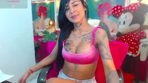 Snapshot of lorenapinto_ chatting on 10/28/25, 02:20 lore online show from 10/28/25, 02:20