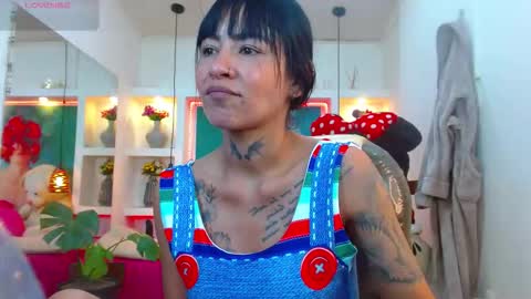 Snapshot of lorenapinto_ chatting on 10/29/25, 02:25 lore online show from 10/29/25, 02:25