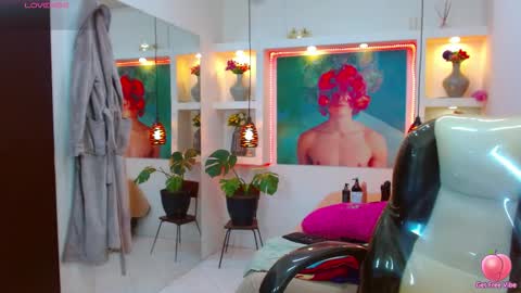 Snapshot of lorenapinto_ chatting on 11/05/25, 02:33 lore online show from 11/05/25, 02:33