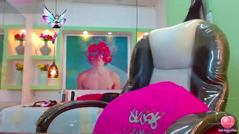 Snapshot of lorenapinto_ chatting on 11/24/25, 04:23 lore online show from 11/24/25, 04:23