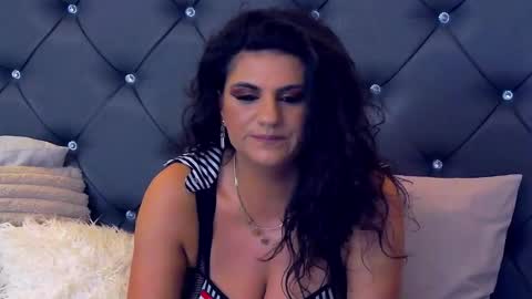 Snapshot of lorennemays chatting on 11/09/25, 11:03 Lorenne Mays online show from 11/09/25, 11:03