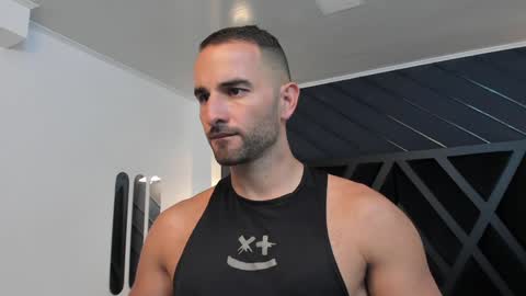  L O R E N Z O  Thumbs Up help  online show from 01/22/25, 05:17