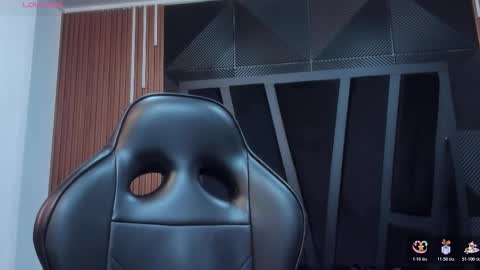  L O R E N Z O  Thumbs Up help  online show from 11/15/25, 05:20