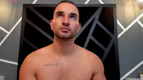  L O R E N Z O  Thumbs Up help  online show from 12/15/25, 06:01