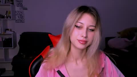 Snapshot of lori_meow chatting on 10/14/25, 04:30 Lori online show from 10/14/25, 04:30