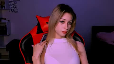 Snapshot of lori_meow chatting on 10/17/25, 06:21 Lori online show from 10/17/25, 06:21