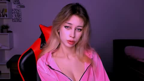 Snapshot of lori_meow chatting on 10/23/25, 07:34 Lori online show from 10/23/25, 07:34