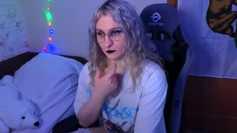 Lori -----------------------------------    online show from 01/15/26, 02:10