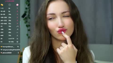 Naomi online show from 10/01/25, 09:54