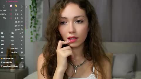 Naomi online show from 10/08/25, 10:29