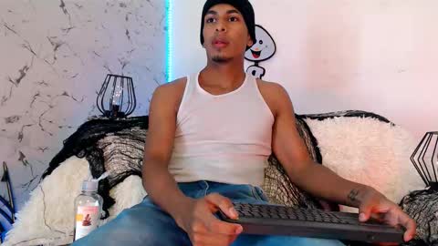 Lorian Vikel  online show from 10/05/25, 09:45