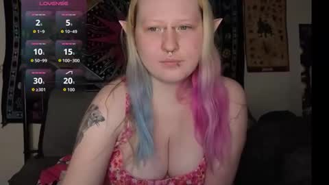 Snapshot of loricritter2 chatting on 04/18/26, 01:20 Lori Critter online show from 04/18/26, 01:20