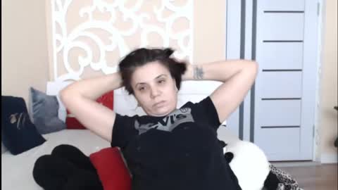 LorraGrey online show from 02/04/25, 11:49