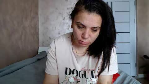 LorraGrey online show from 05/12/26, 06:54