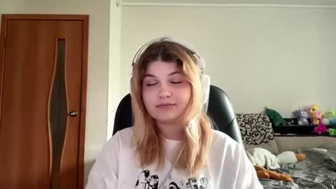 Stasha online show from 06/19/26, 07:01